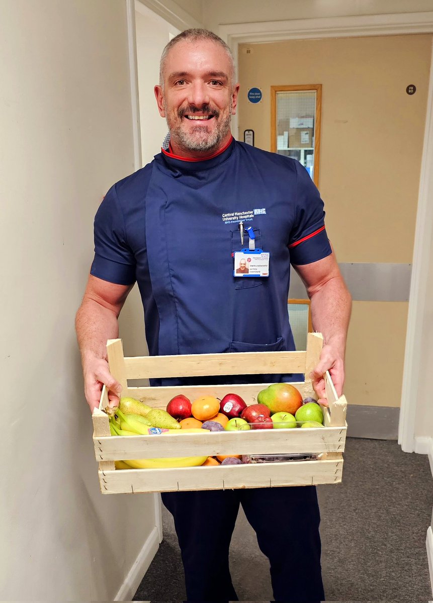 Ainsworth_Si's tweet photo. 🍎🍌 #FruityFriday - the juiciest fruit,  biscuits and refreshing drinks to show our appreciation to MRI staff, keeping energy levels maintained on a busy Friday. @EhwMft @MRIQualityTeam @Elle_Boothy @HaveaBananaNMGH https://t.co/uyrW4p6PPm