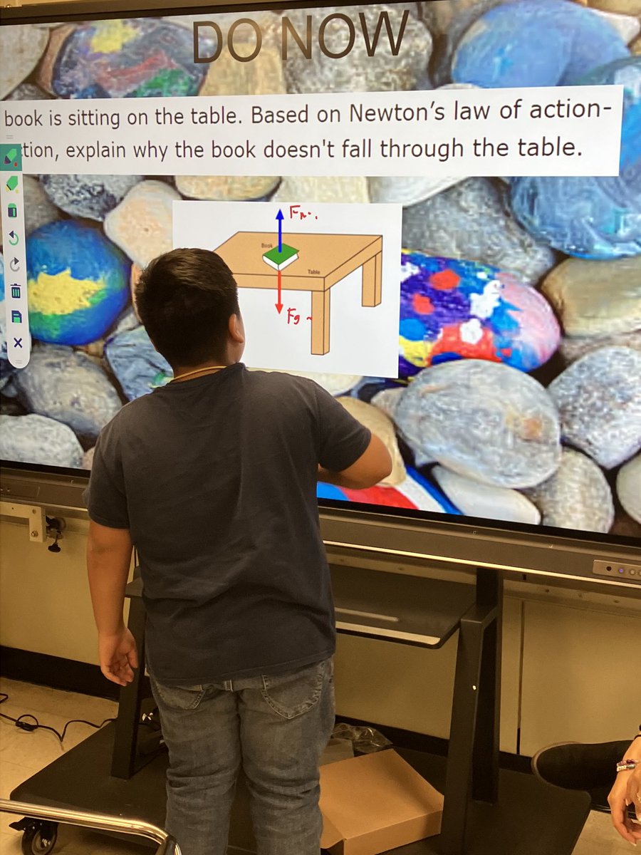HoseaPipkins's tweet photo. Students in Ms.Baldon class here at Teague utilizing the pen tools on the ViewSonic boards. ⁦@EricLevels⁩ ⁦@andiesoliz⁩ ⁦@AnnWaite3⁩ #DLSbyDLS https://t.co/qi7Q5uNJTR