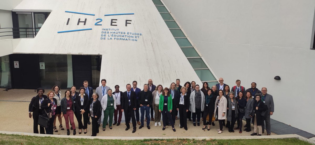 VBDouniazadde's tweet image. Une semaine passée à l’IH2EF. Une formation de qualité. Ravie d’avoir pu échanger avec des collègues de plusieurs académies. #perdir2023 #promoColetteBesson