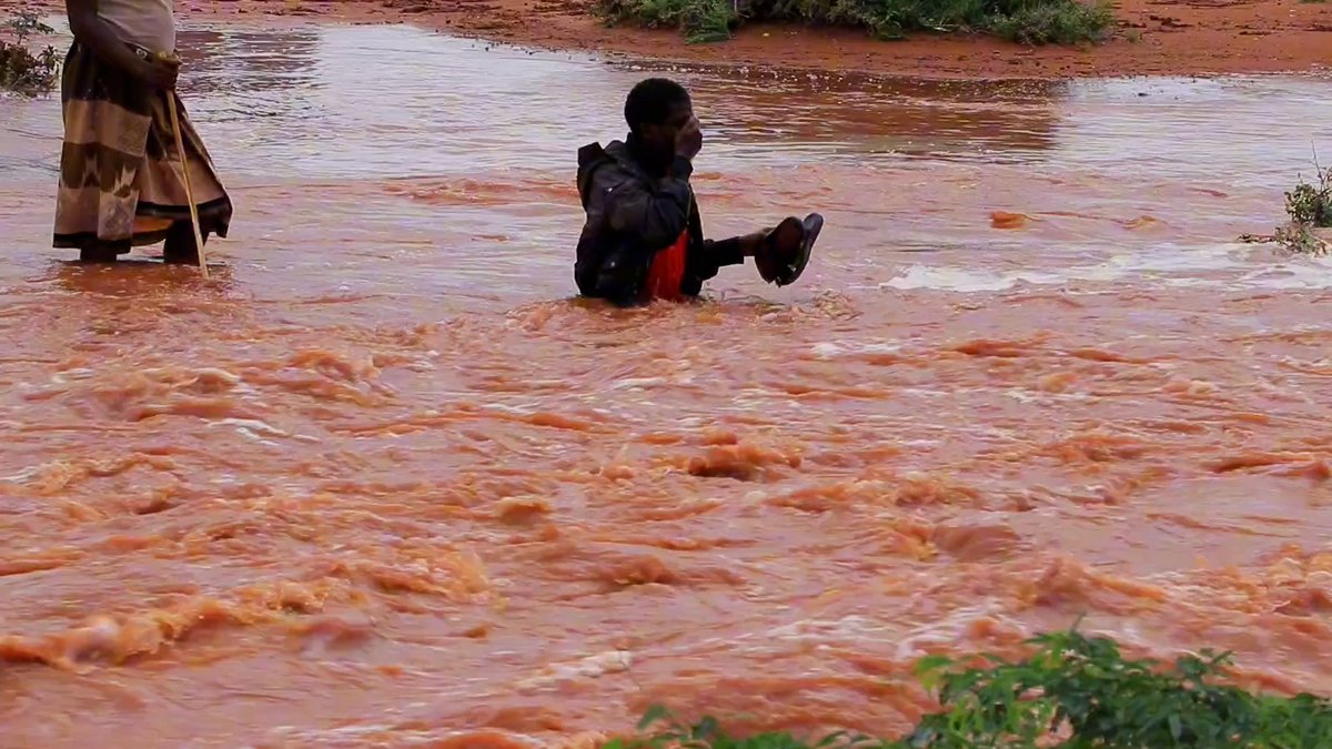 dhoorebbc's tweet image. The IDP camps in #Luuq district of #Gedo region have been flooded after heavy rainfall on Friday.