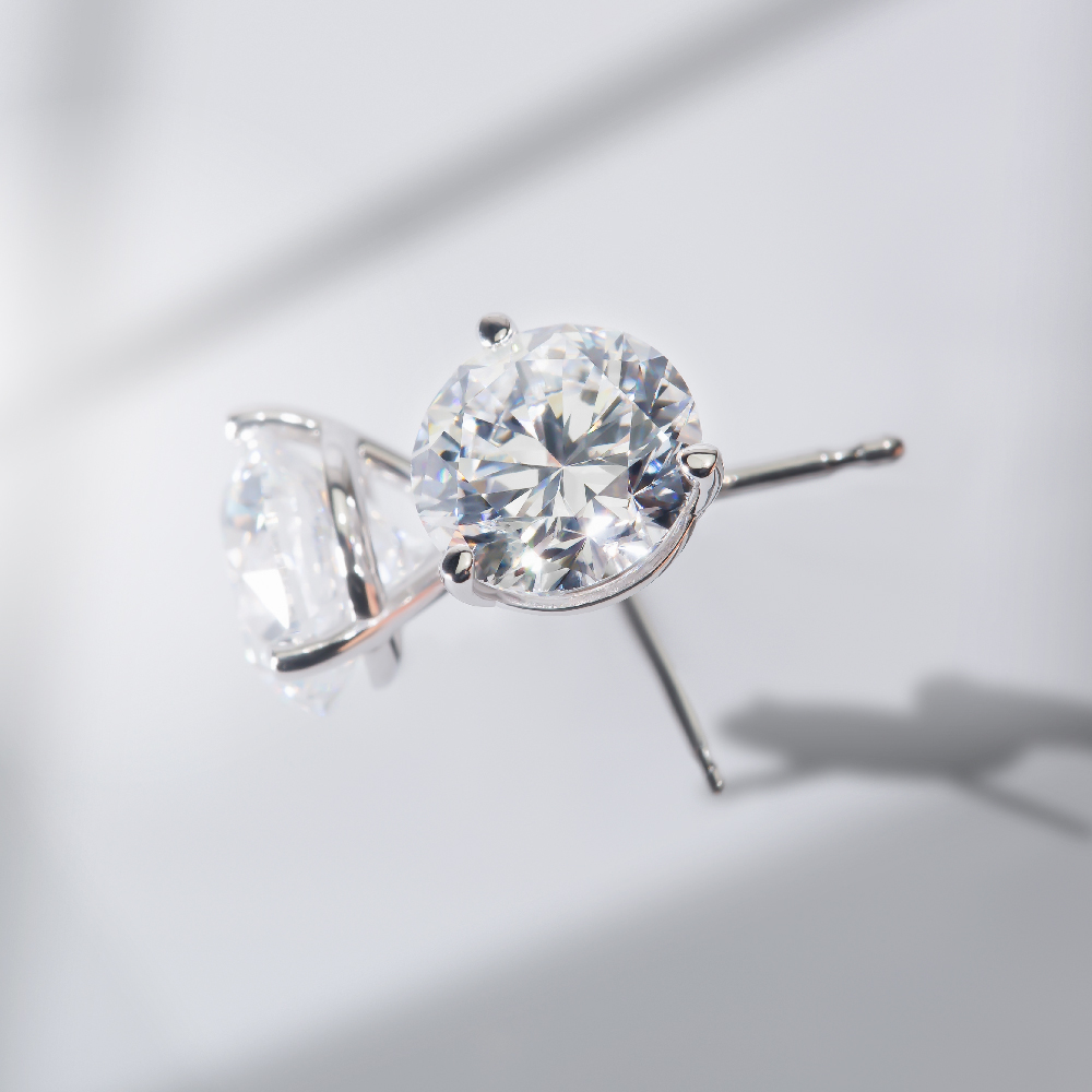 JewelryExchange's tweet image. Explore our Lab Studs collection for the perfect gift. With many carat sizes to choose from, shop now to get your holiday shopping done early! ✨💎 #LabDiamonds #HolidayShopping 
jewelryexchange.com/product-catego…