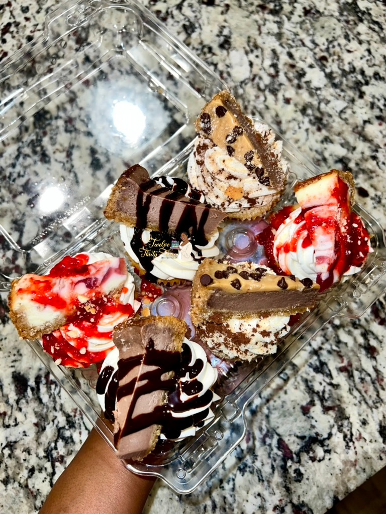 yyyyelah's tweet photo. Cheesecake + Cupcakes = Heaven 🤤 Vanilla Cupcakes topped with Strawberry, Chocolate and Cookie Dough Cheesecake! 🍓🍫 Order via Instagram // 12_34Sweets!

#cheesecake #cheesecakecupcakes #strawberrycheesecake  #cookiedoughcheesecake #cookiedough #chocolate https://t.co/4wUyXDQRn9