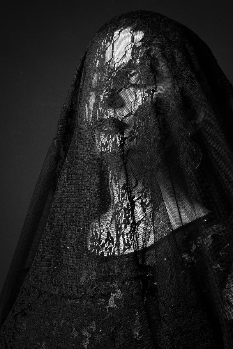 "Desencanto" will be exhibited at the <a href="/LezarHouse/">Lezar House</a> in Barcelona - 27-28th October - during the <a href="/EBlockchainCon/">European Blockchain Convention</a>🖤 

I want to thank the curators <a href="/jose_ramos/">José Ramos</a> and <a href="/faepaulinee/">Pauline Faieff</a> for selecting my work. 🙏🏻