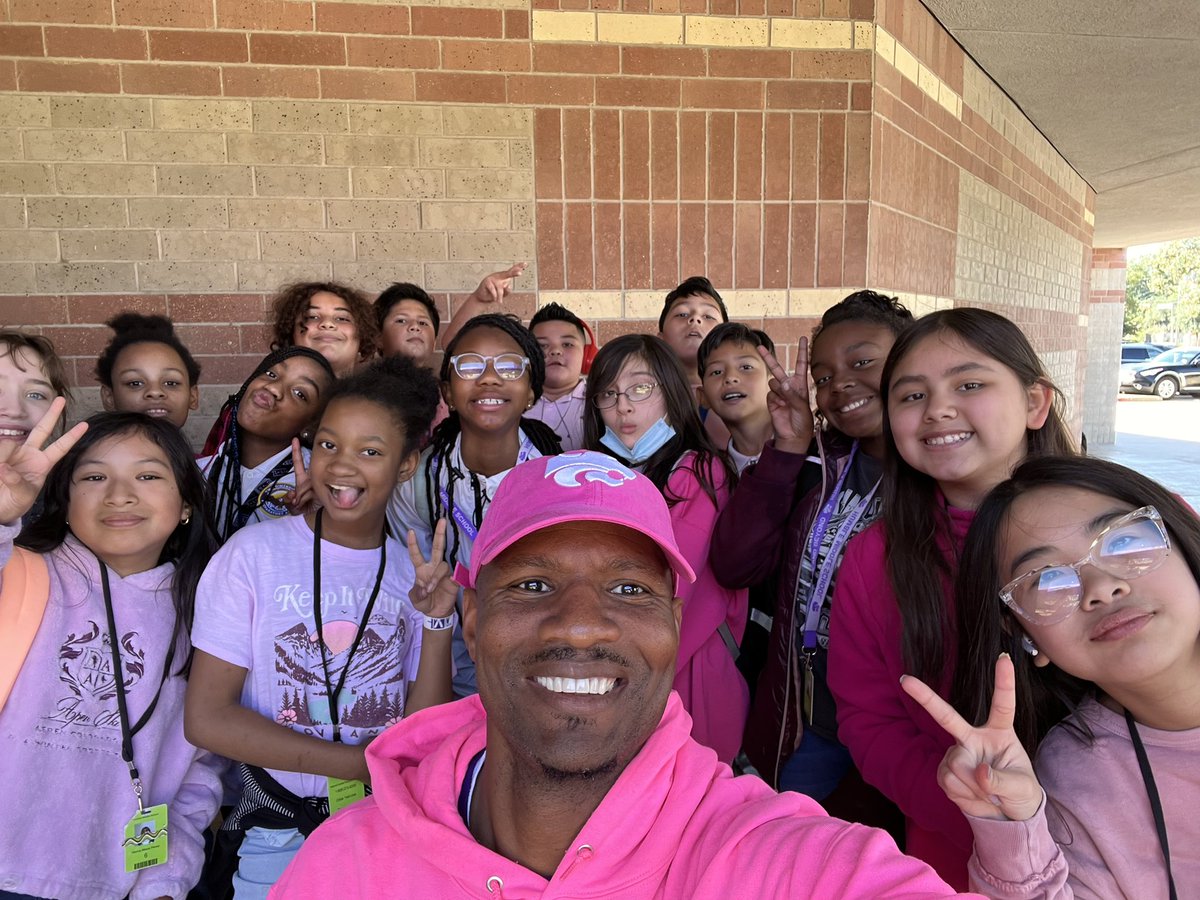 I love all the shades of PINK during lunch outside! #BreastCancerAwarenesMonth  #TheHMSway