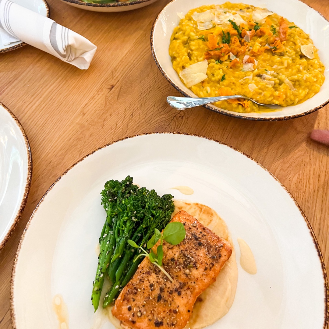 Fall Menu Drops! Dine on some new fall favorites for lunch & dinner - Pastrami Spiced Salmon with Everything Bagel Spiced Broccolini and Butternut Squash Risotto! 😋🍁❤️

#grantparkbistro #chicagofoodie #fallrecipes #fallfood #butternutsquash #risotto #salmon #autumnrecipes