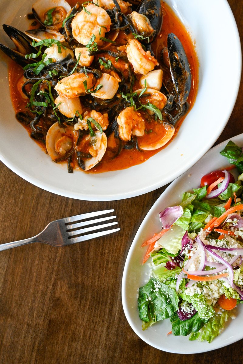 Experience the warmth of Italian hospitality at BellaBrava. Your table is set, and your meal is waiting. 🍽️

📸 : Seafood Fra Diavolo