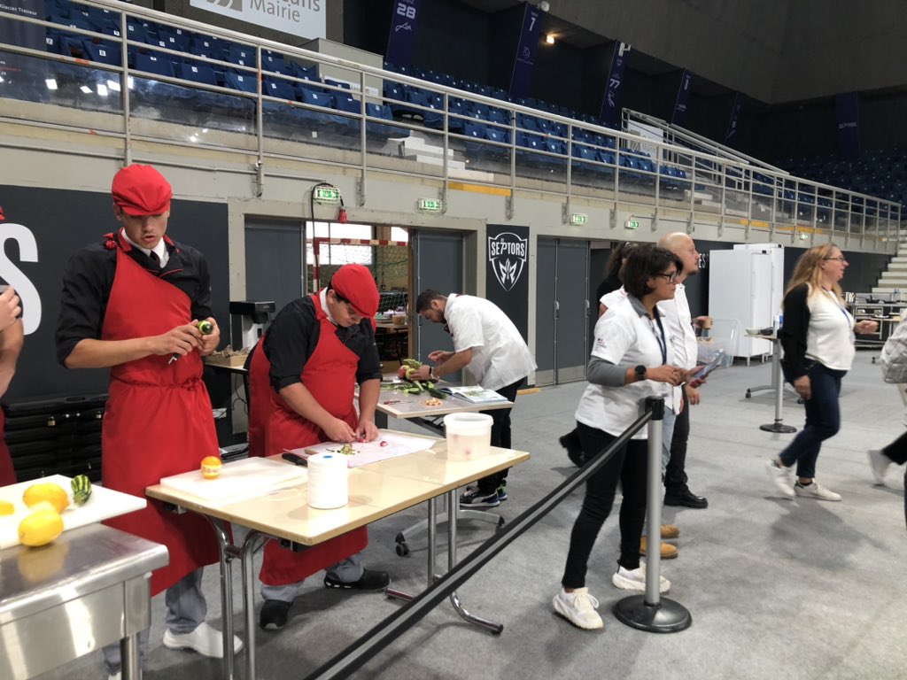14 ateliers (mocktails 🍹sleeping game 🛌, tartelettes show🥧…)pour découvrir les métiers de l’hôtellerie restauration ce jour aux dindor’days à #orleans 🔜#immersion, #formation 🔜#EMPLOI  à la 🗝️ 👍@poleemploi_RCVL <a href="/patrick_boissy/">Patrick BOISSY</a> <a href="/Cath45RENAUD/">CatherineRENAUD</a>