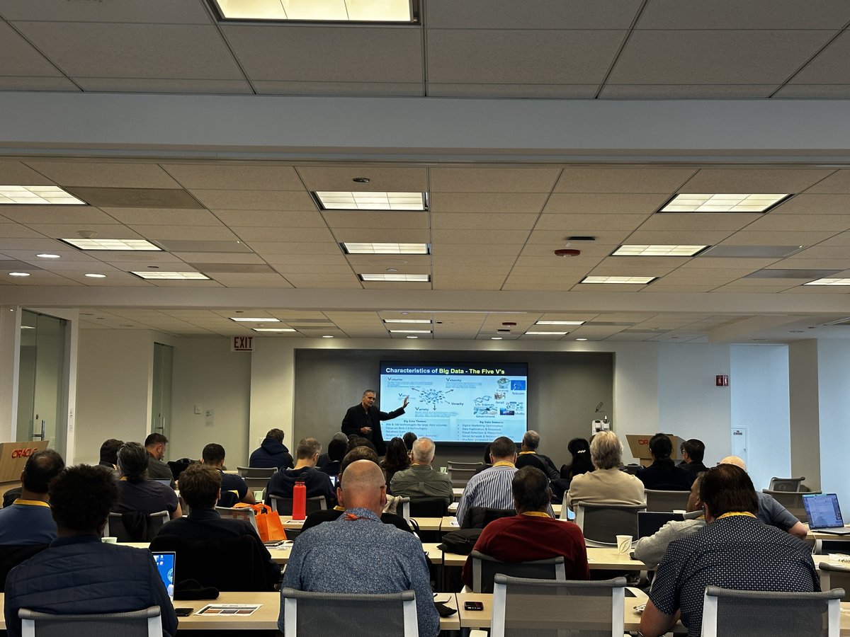 ViscosityNA's tweet image. Chicago & @MOUG Joint Conference has kicked off!
40 first attendees scored a FREE “Upgrading #OracleDatabases” by @oracleaces @racdba, @ggordham, & @oraclesean. Sessions: #ChatGPT, #AWR, #Exadata, #19c, #oracle21c, & #23c best features. Soakin' it all up!
#VNA23 #OraPub #oracle