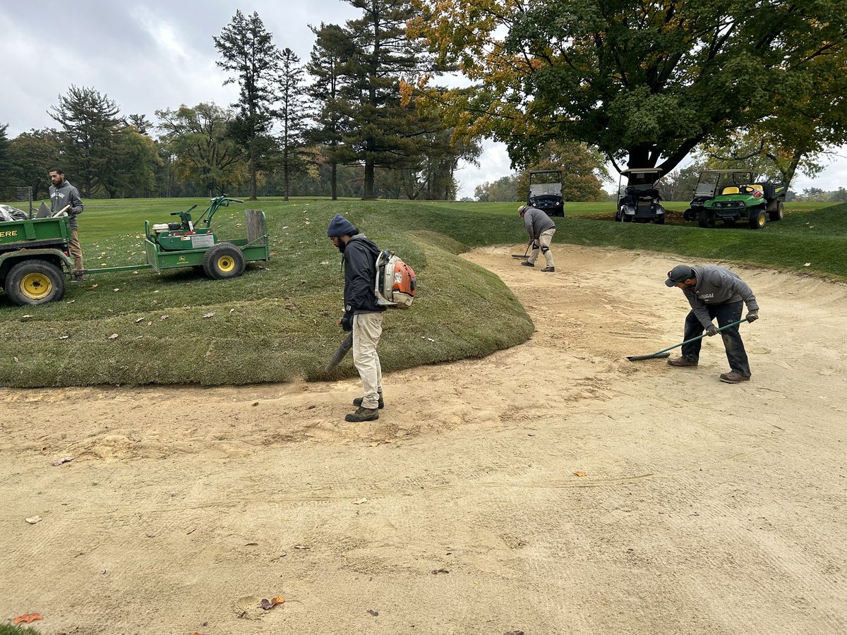 AndrewDooleyGCS's tweet photo. Big week @UnionLeagueGolf #Torresdale applying compost and continuing with replacing south facing bunker faces with Zoysia sod! #turflife #golfcoursemaintenance #fallprojects ⛳️🍁🏌️👍 https://t.co/snBTYdm5h7