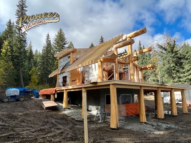 PioneerLogHomes's tweet photo. Progress is being made on this Pioneer Post and Beam in Bridge Lake, BC. The contractor will have it weathertight before the snow flies. ❄️
#dreamhome #logcabins #postandbeam #lakehome #loghome https://t.co/459jBbw91q