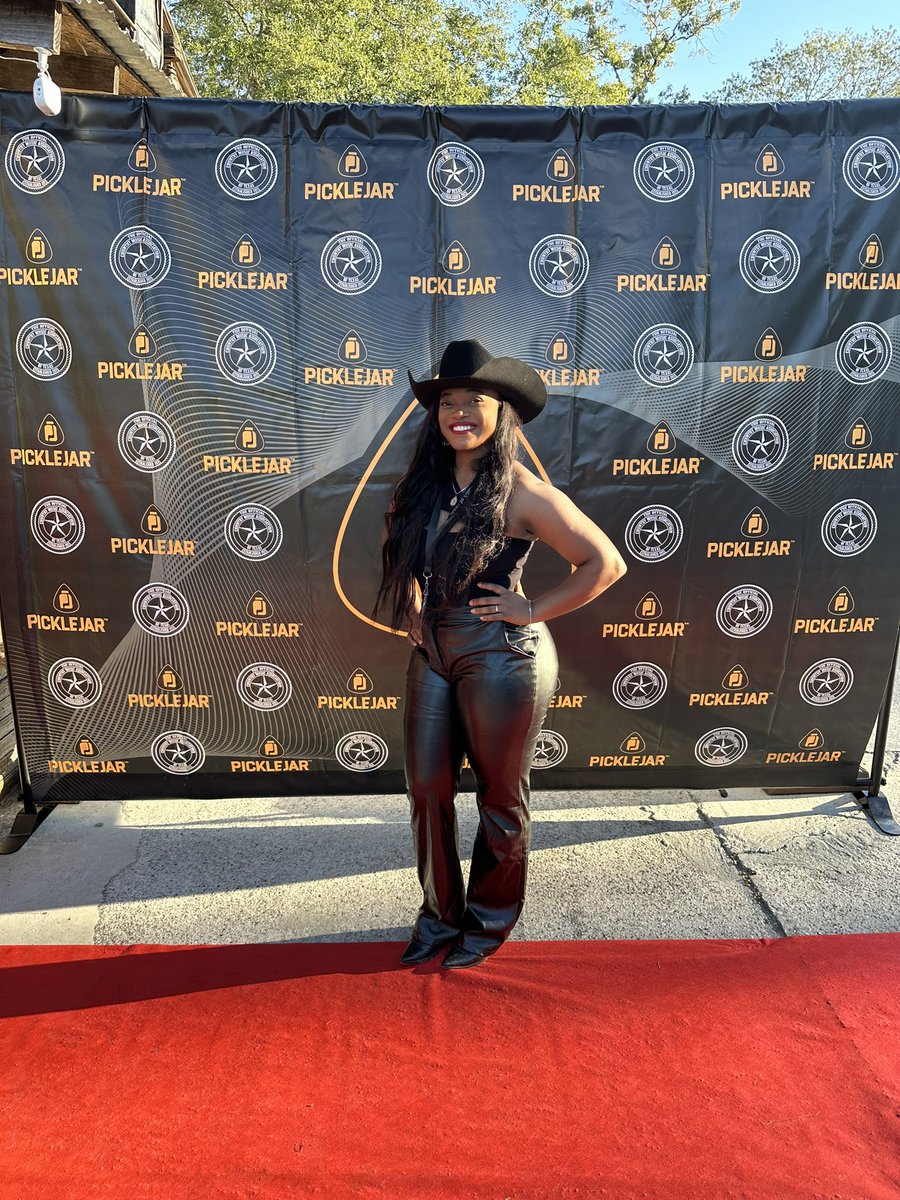 PickleJarLive's tweet photo. We had a blast at the #CMAofTexas Awards, and loved the opportunity to be a part of it! It's an absolute joy to show our support for the incredible Texas artists and witness their talent shine brightly on stage and on the red carpet ��🎶 https://t.co/TpjsgveNMV