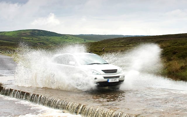 MikeDav59992742's tweet photo. A reminder to drivers. Driving at speed through a flood will do your car no good whatsoever. Just because you made a bow wave a supertanker would be proud of doesn't mean the electrics in your car are going to function properly after it.
#safedriving #floods #BowWave https://t.co/hVPwoU1qWl