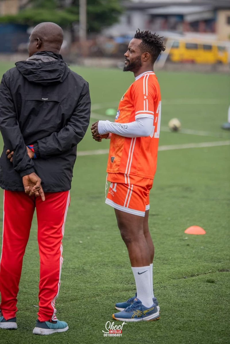 ReformeCd's tweet photo. 🛑#Foot : Premier entraînement collectif pour l’expérimenté ancien international congolais #Issama Mpeko sous ses nouvelles couleurs de l’OC #Renaissance du Congo. https://t.co/b0JuprHmyf