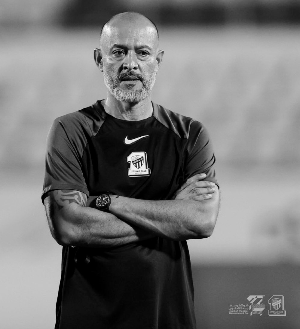 نونو سانتو جالس يخبص ويستمر بعناده 
اللي جالس يسويه واضح انه يدور على الاقالة
 #الاتحاد_التعاون