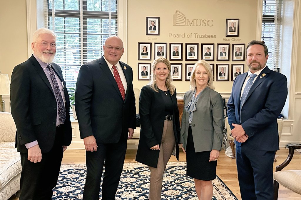 Lori L McMahon tweet media