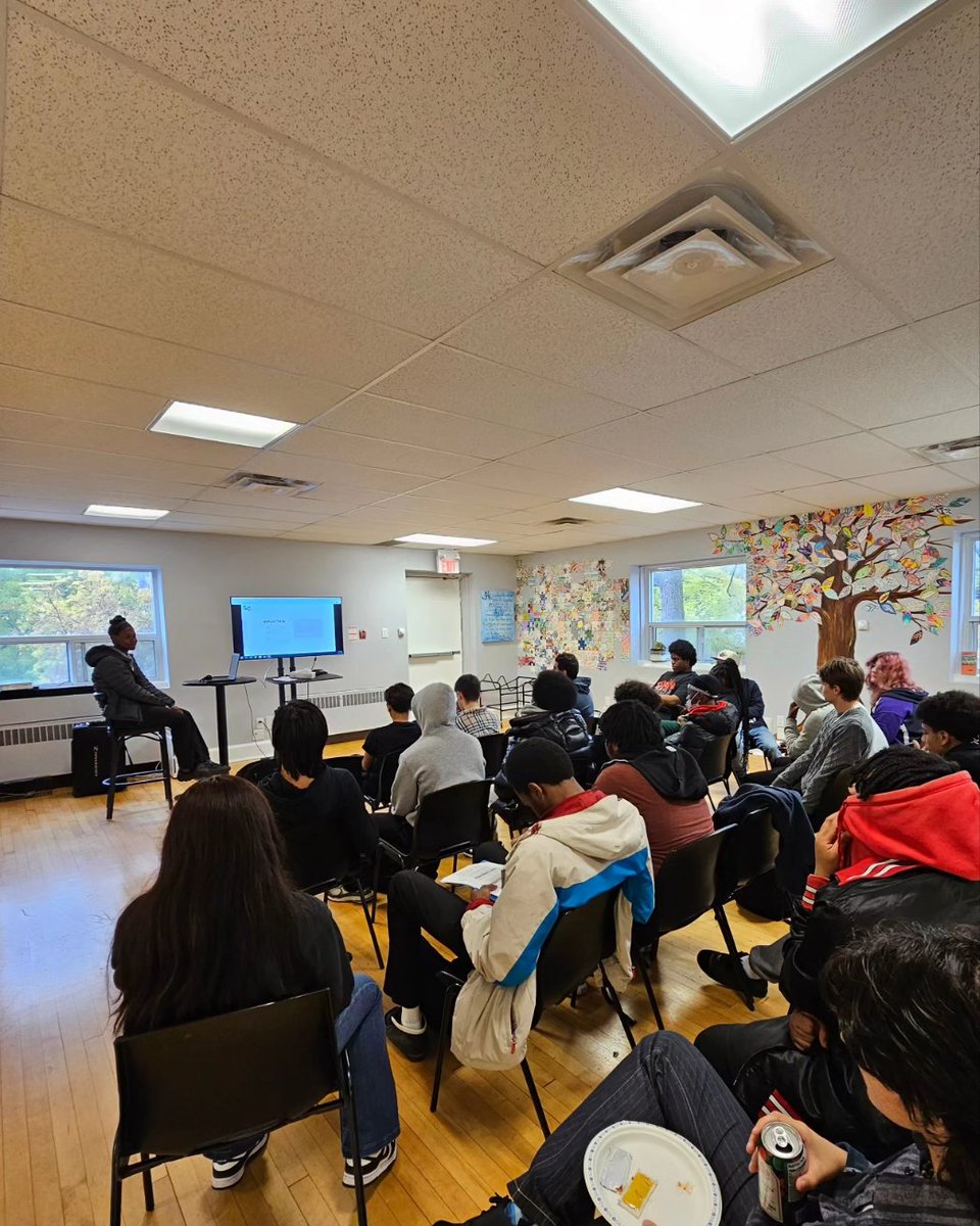 Today our Gr. 1️⃣2️⃣ Religion class got to 🤝 out at <a href="/RegenBrampton/">Regen Brampton</a>! We helped set up, clean up, and serve our community 👥 members.
<a href="/DPCDSBSchools/">Dufferin-Peel Catholic District School Board</a> <a href="/STA_Brampton/">Cardy The Cardinal</a> <a href="/CityBrampton/">City of Brampton</a> 
#communityoutreach #highschool #students #helpingothers #friday #volunteerwork