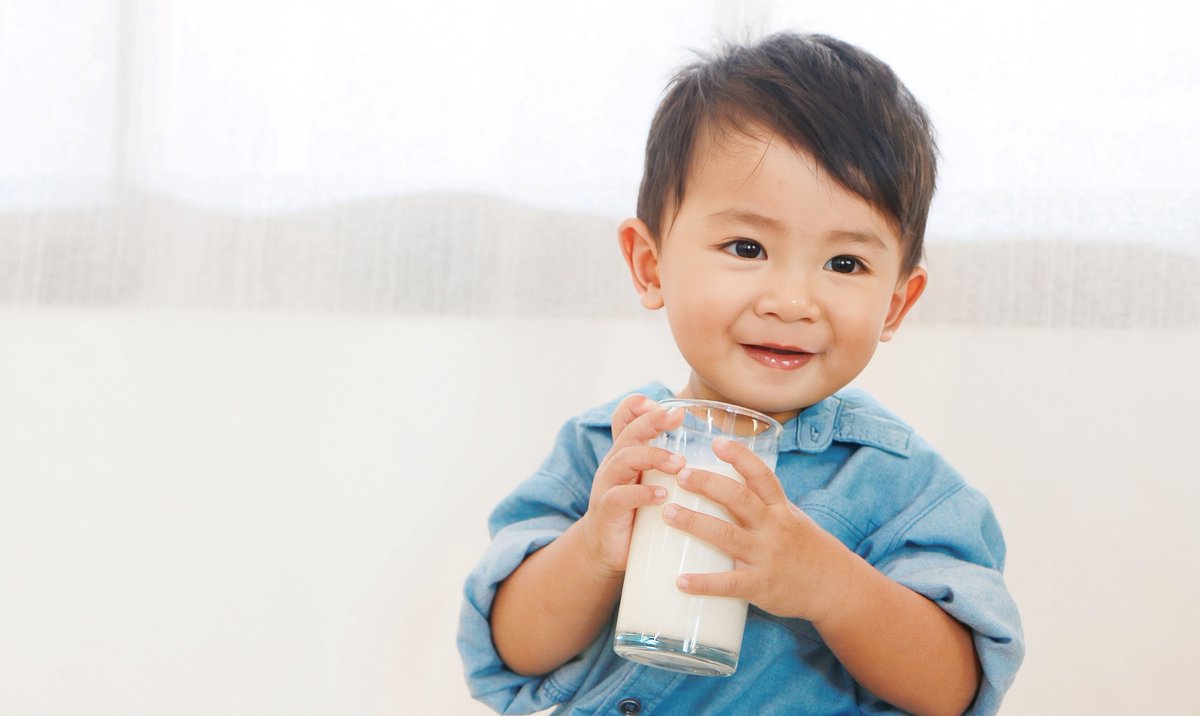Despite the hype, so-called 'toddler milks' are unregulated and unnecessary. This week, @franflemingPhD spoke to @JoNel_Aleccia about how companies promote these 'gateway sugary drinks' and make parents believe that they are nutritionally necessary. 🔗: bit.ly/3rX1thH