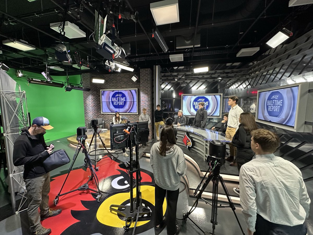 _CardsTV's tweet photo. Another successful shoot for our #Nesties in the studio. Check out their report at halftime during the @LouisvilleMBB halftime vs Kentucky Wesleyan! #NestCrewBestCrew https://t.co/5af7tKNGiO