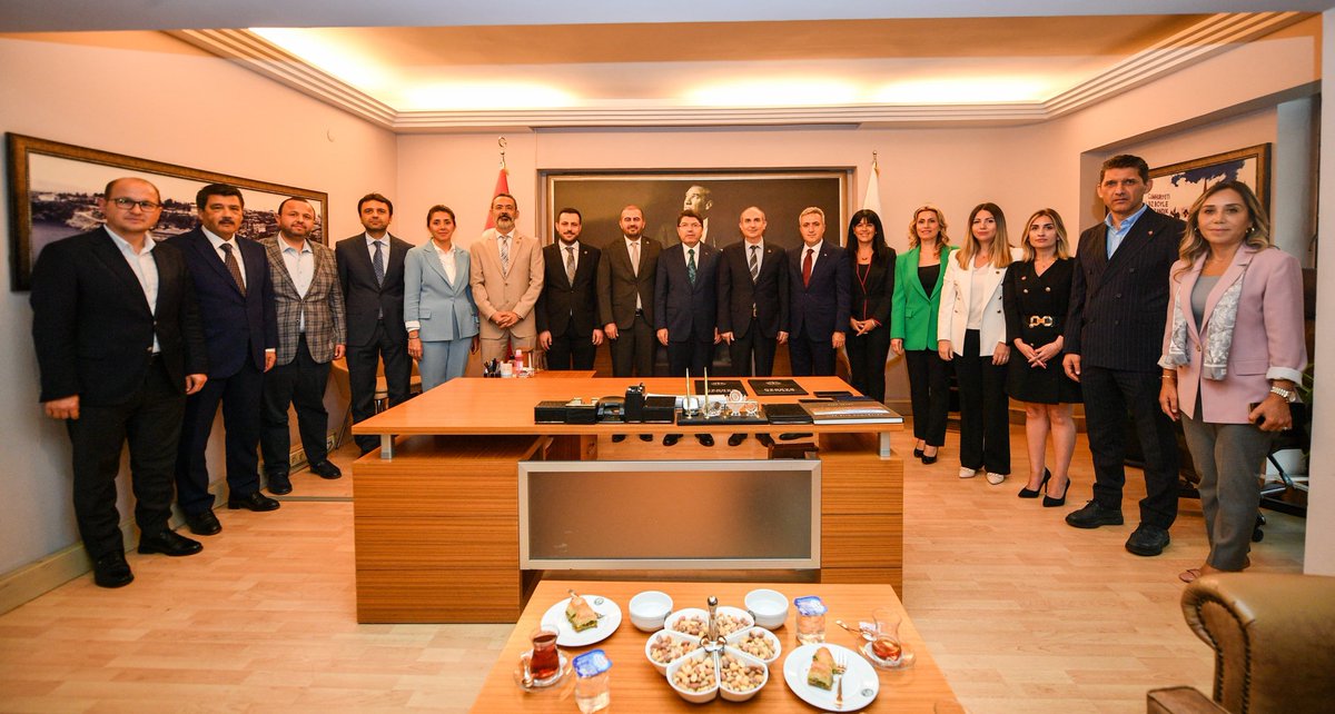 Adalet Bakanımız Sayın @yilmaztunc ile birlikte Antalya Barosu'nu ziyaret ederek yönetim kurulu üyelerimizle bir araya geldik. Baro Başkanımız Av. Hüseyin Geçilmez'e nazik misafirperverlikleri için teşekkür ediyoruz.
