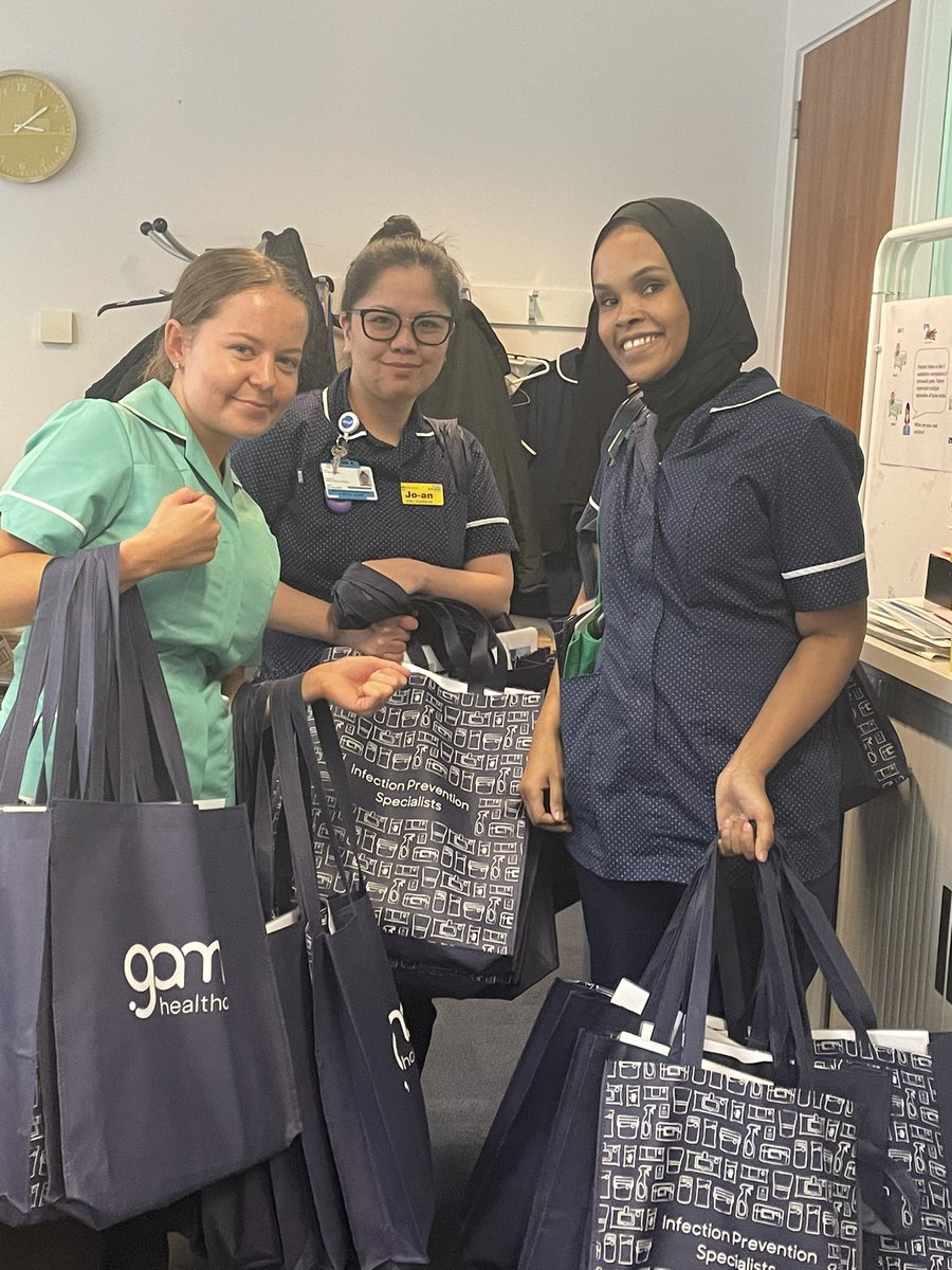 Raquel Lopez 🏳️🌈 (@leah_35) on Twitter photo IPC team delivering some posters, pens and chocolates to the wards. Thinking of those who were not able to join us at the 5th floor <a href="/debs_barry/">Deborah Barry</a> <a href="/ipc_royallondon/">Infection Prevention & Control team, RLH/MEH</a> IPC team delivering some posters, pens and chocolates to the wards. Thinking of those who were not able to join us at the 5th floor <a href="/debs_barry/">Deborah Barry</a> <a href="/ipc_royallondon/">Infection Prevention & Control team, RLH/MEH</a>