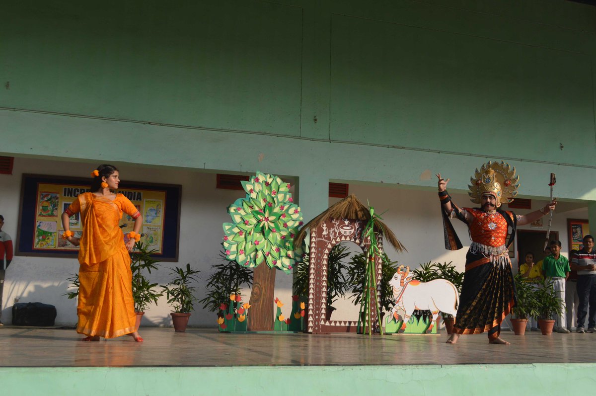 NeeruShahani's tweet photo. Lighting up the festive spirit Cultural Club organised Special assembly on Dussehra , festival that resonates victory of good over evil . Dance drama was presented depicting a marvelous scene from great Ramayana @Ahlconpublic1 @MamthaSays @aarathik007 @seemasoniaps https://t.co/k9T6e5i1p3
