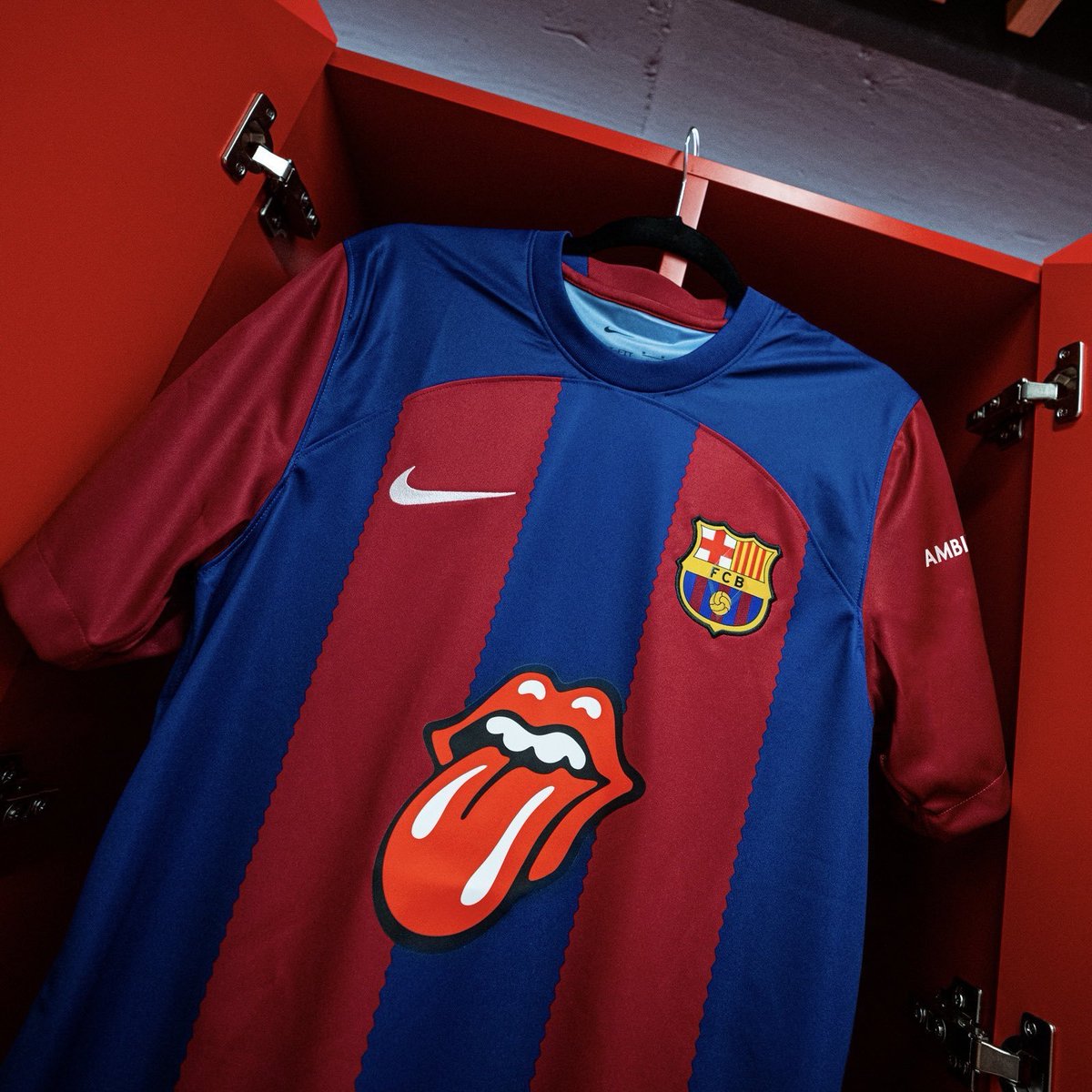 🔴🔵 Vabbe' ma perché il Barça sì e noi no?! #ClubDogo