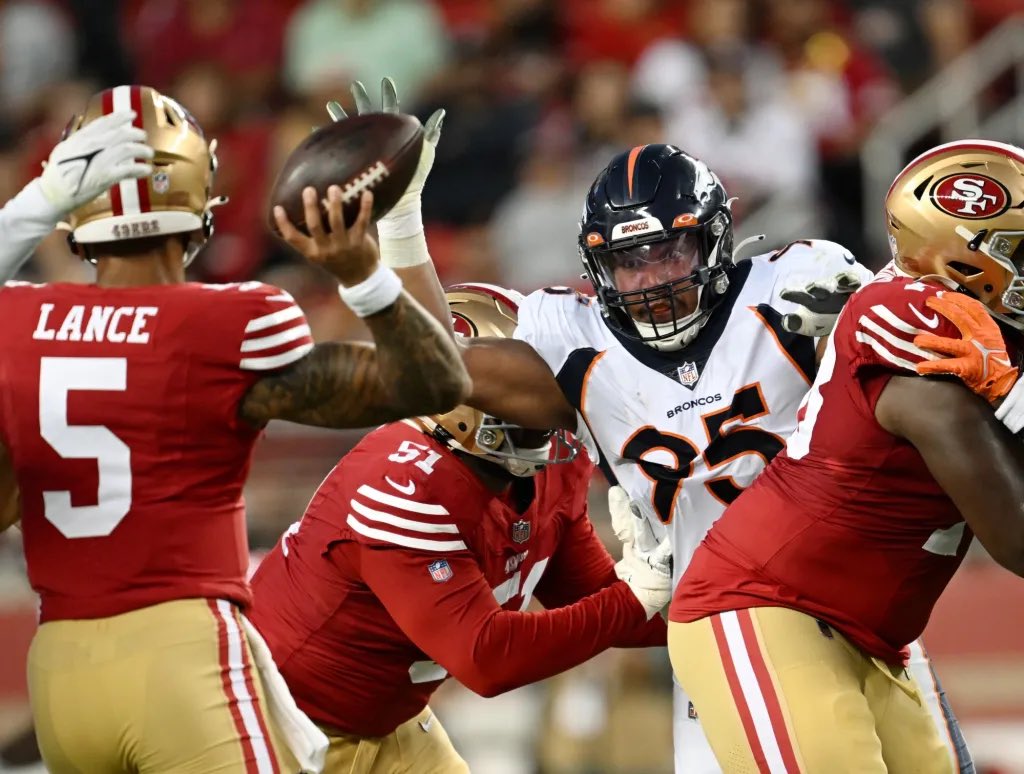 MRittCGS's tweet photo. 🚨@CGSAllStar ➡️ @nfl

✅ @EEG_92 of the @Broncos 

✅ 2nd Year NFL Pro

✅ @RiceFootball alum ➡️ 1st Team All @ConferenceUSA 

#CGStoNFL https://t.co/7ZZeGbXlKk