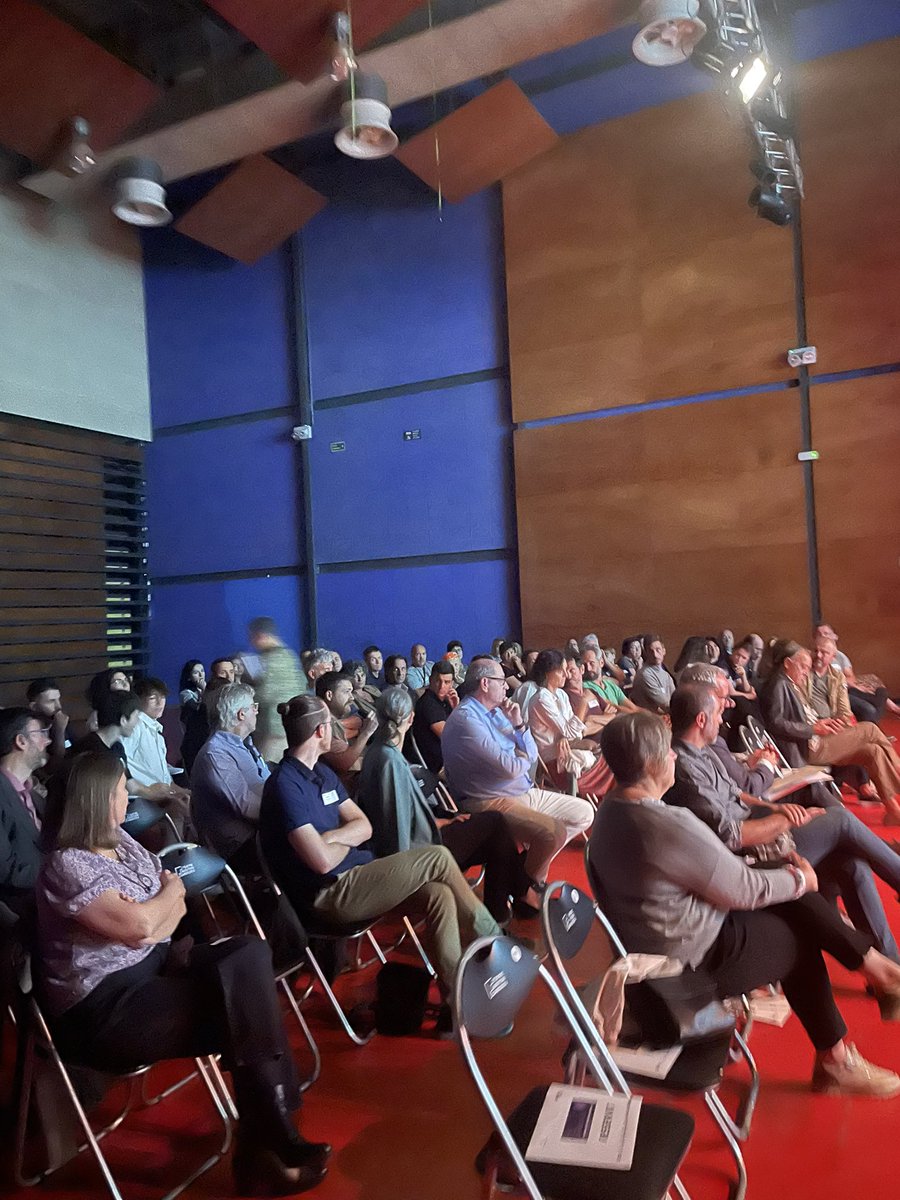 csetc's tweet image. Santiago Dopazo: La IA no traurà feina a ningú però la feina la farà la persona que controli la IA.
#13nitemprenedoria #cardedeu #csetc #emprenedoria #InteligenciaArtificial  #IA