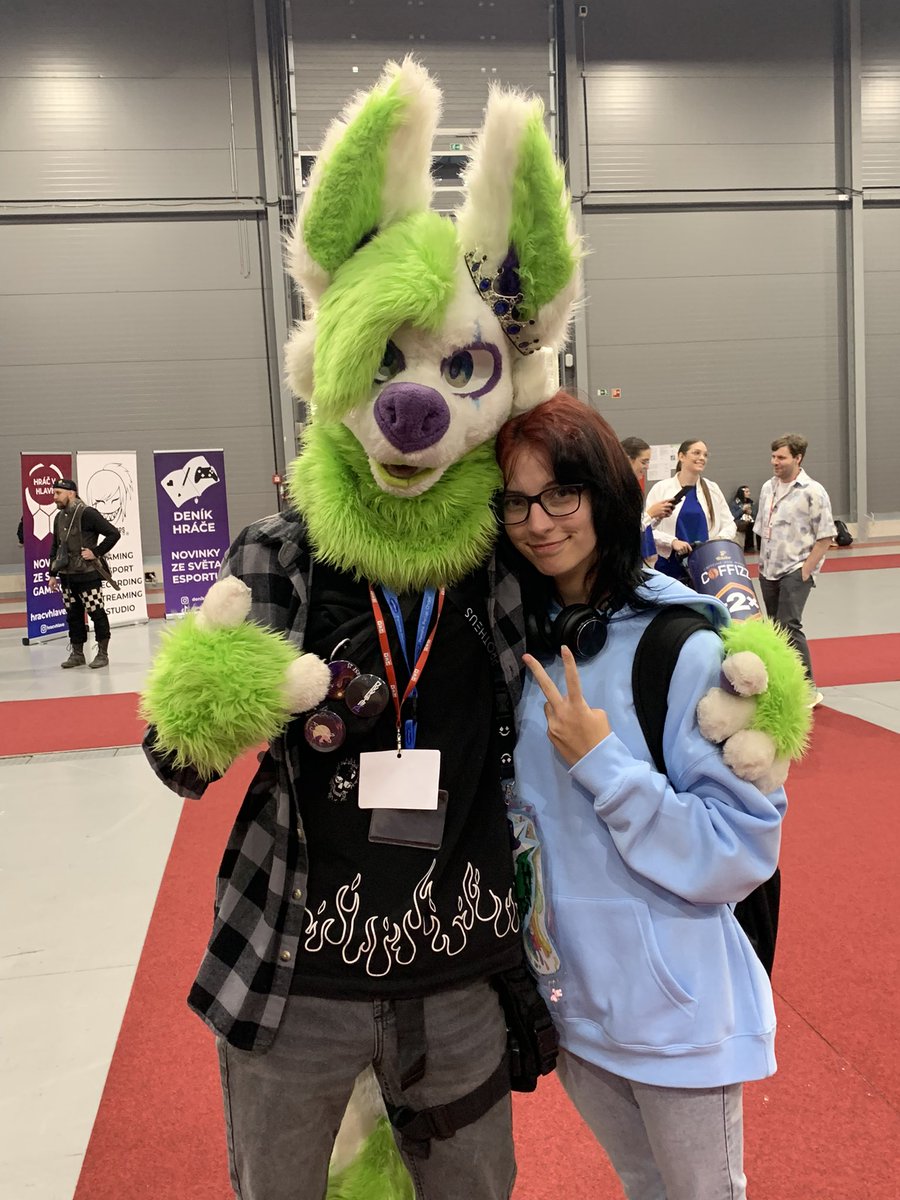 loonafromhell's tweet image. meeted some furries today at prague BEAUTY event