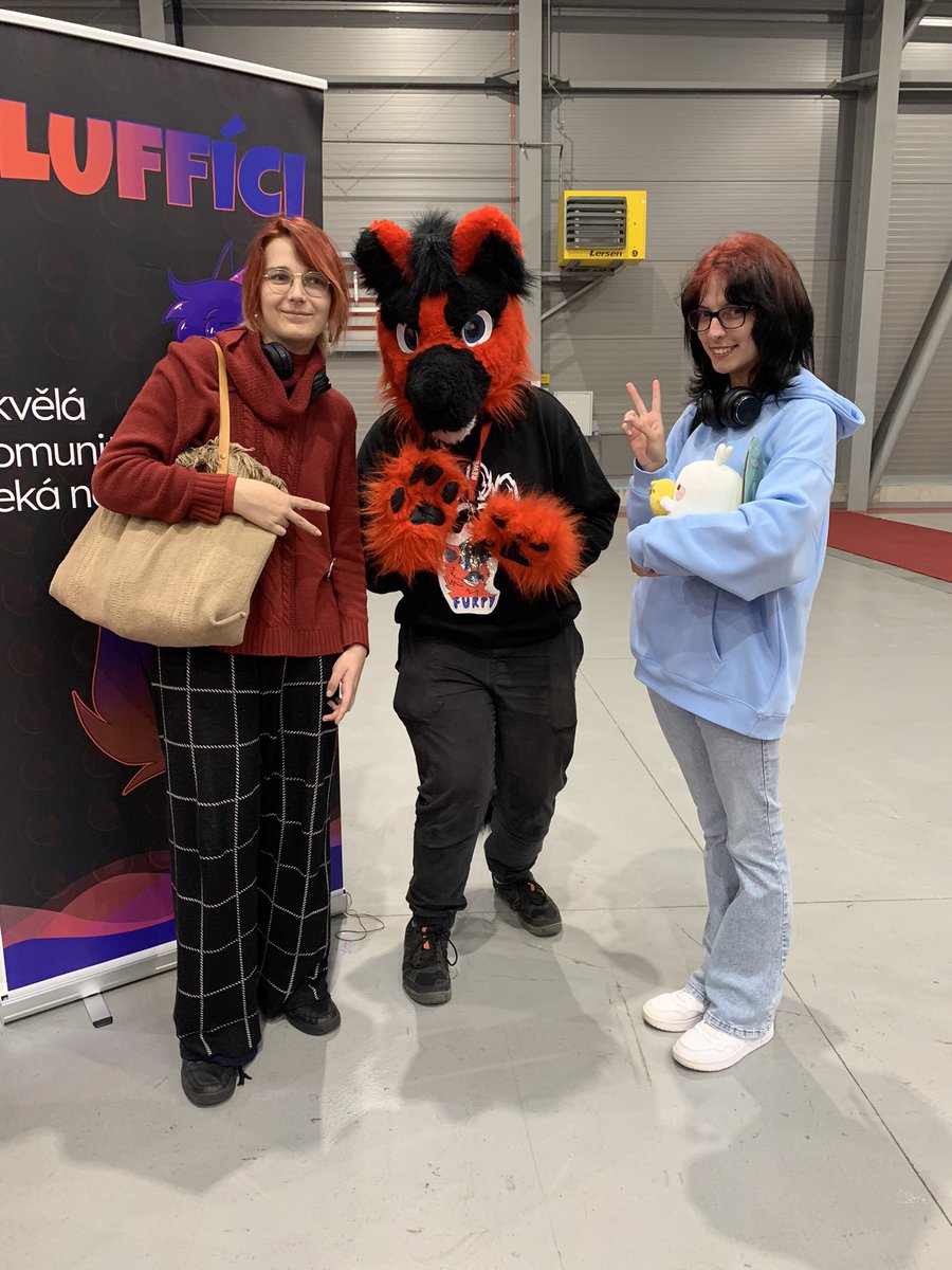 loonafromhell's tweet image. meeted some furries today at prague BEAUTY event