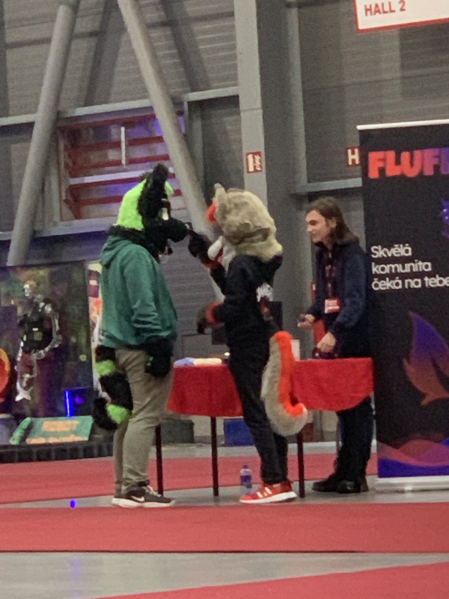 loonafromhell's tweet image. meeted some furries today at prague BEAUTY event