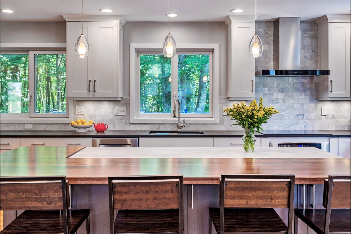 If you can't decide between two countertops, with the help of a designer, it might be possible to do both 😉 In this stunning kitchen, the island countertop is a mix of cool marble and warm walnut wood. Absolutely gorgeous! 😍 #tkc #thekitchencompany #kitchenisland #kitchendesign