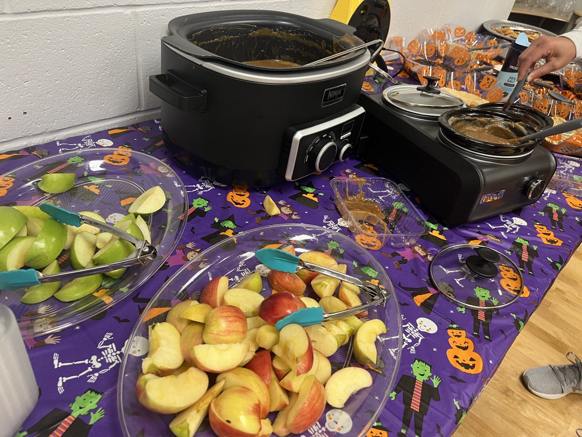 JresRockets's tweet photo. THANK YOU, PTO!!!  We love, love, loved the Apple Nacho Bar today!!! https://t.co/R2C4A0hZVl