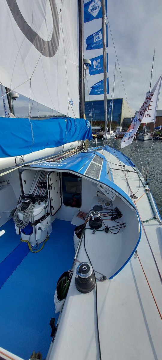 SemlaGuedonne's tweet photo. Ouverture officielle du village de la @TransatJV
Un énorme merci à @_Basile_ pour l'accueil sur le bateau Chrome #DVAR et le temps passé à partager et expliquer.
Je te souhaite à toi et à Kieran, une belle course et continuez à faire rêver tous les joueurs de @VirtualRegatta https://t.co/hMK2Hrm9v4
