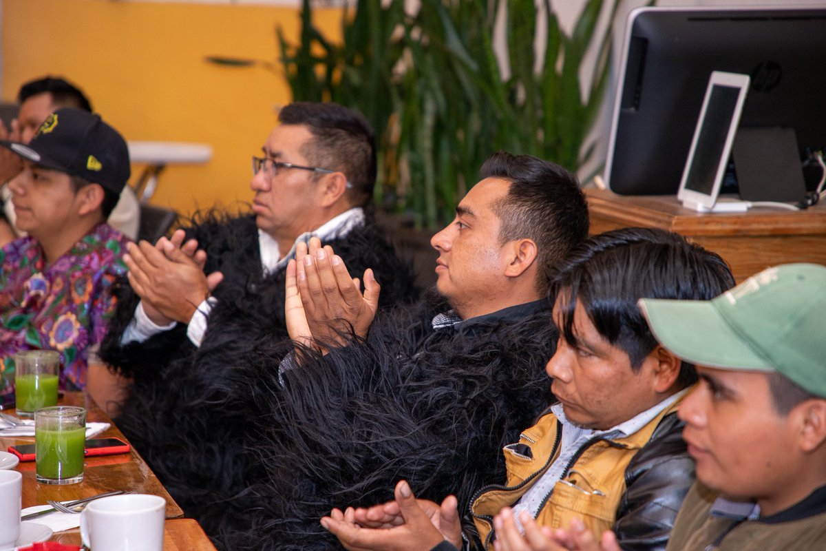 RosyUrbinaTap's tweet photo. Escuché las propuestas de un grupo de líderes de pueblos indígenas, a quienes expresé mi cariño, respeto y admiración por su contribución a la conservación de nuestras tradiciones y cultura. En unidad con los chiapanecos defenderemos la continuidad de la 4T.

#EsperanzayCorazón https://t.co/LECpsSmFEp