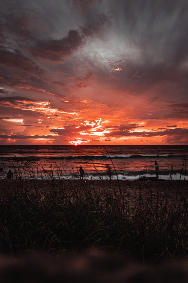 Up early for the weekend!

..
..

 #splendid_earth  #outdoors  #skyscape  #earthpix  #cloudscape  #sky_captures  #nakedplanet  #awesomeglobe  #naturephotography  #earthescope  #landscapes  #landscapelover  #photography  #landscape_captures  #nature  #landscape_lovers  #photo