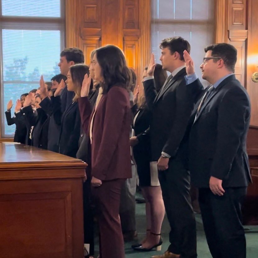 KyBarNews's tweet photo. Congratulations to the KBA's newest members, as they were formally sworn in today during ceremonies held at the Capitol for each individual Supreme Court District. Welcome to the Kentucky Bar! ⚖️🎉 https://t.co/K60jVwJ4Ub