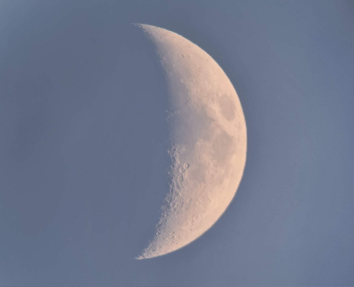 PeterLewis55's tweet photo. Tomorrow evening is the annual global #ObservetheMoon event (you joining in?) and, with the current UK weather, this might be my only opportunity! A brief clear period between more clouds/rain. Waxing at 34% @StormHour @ThePhotoHour @MoonHourSocial @VirtualAstro #MoonHour https://t.co/c6supRXwiL