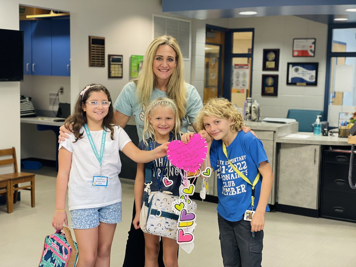 Still feeling the 💗 love!  Thank you Ms. Marino’s class!  @collierschools @SeaGateES #NationalPrincipalsMonth #PeaceLoveSGE