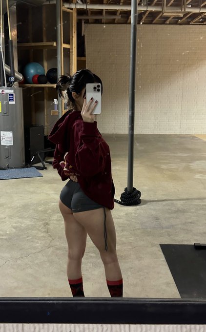 leg day https://t.co/rV7iM8bvOw