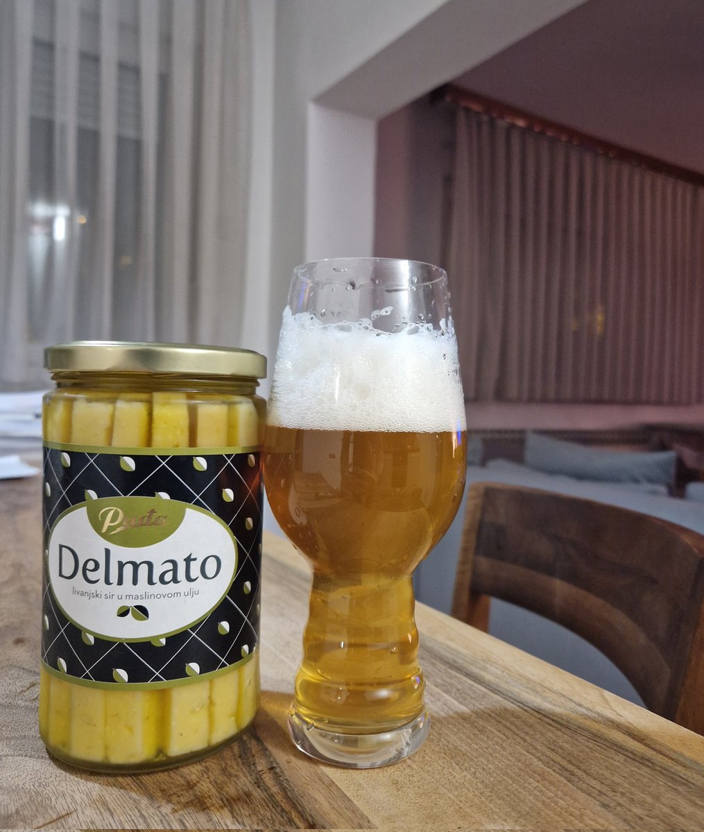 MladenDolic's tweet photo. Dugo nisam naletio na ovaj #Pudja sir u maslinovom ulju. Jedan od najboljih #MadeInBiH proizvoda. Odlicno se slozio sa jakim i gorkim domacim pivom #ColdIPA https://t.co/ZULdzxYy8d