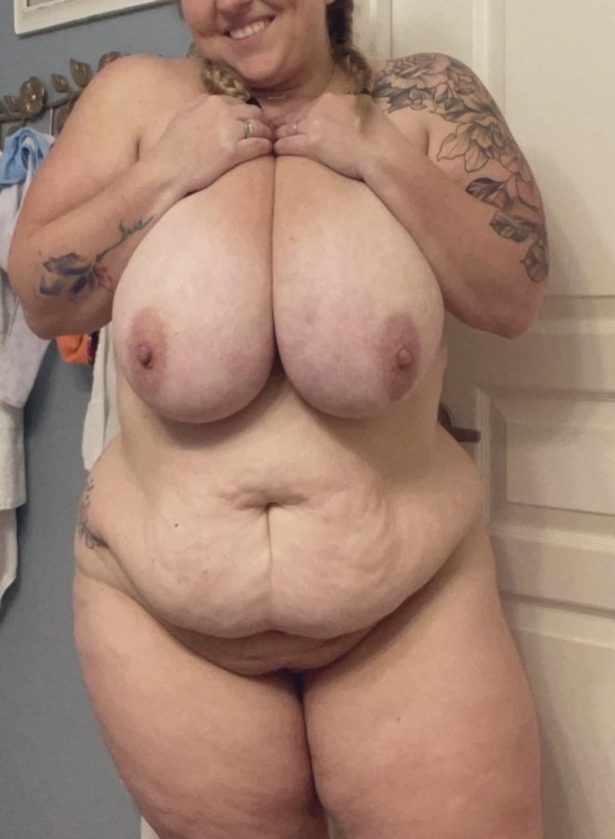 bbwarena's tweet photo. Full Frontal Friday! @TheOGBBuster ✨

Ladies drop those full frontal pics/vids in the comments! https://t.co/98SWt4FR5s