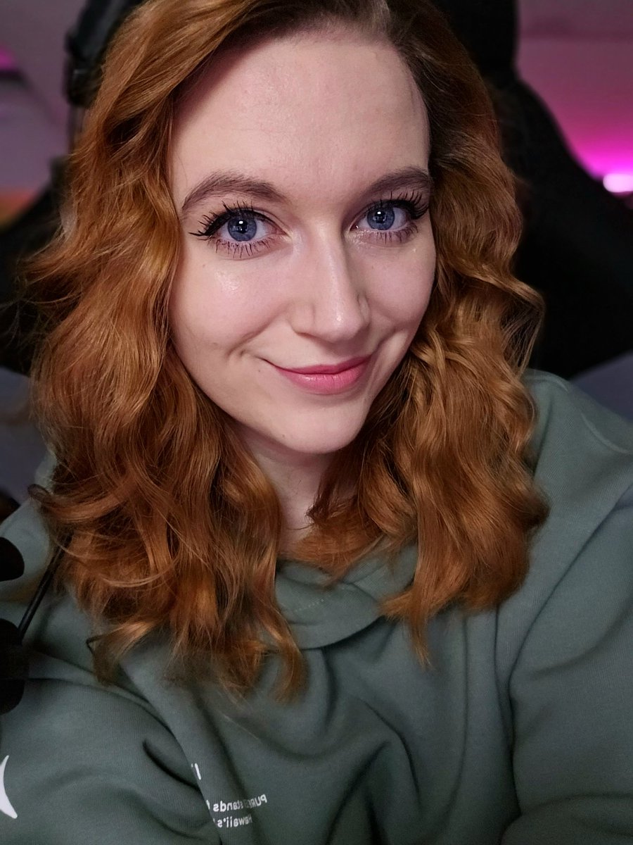 MonaLeesa tweet media