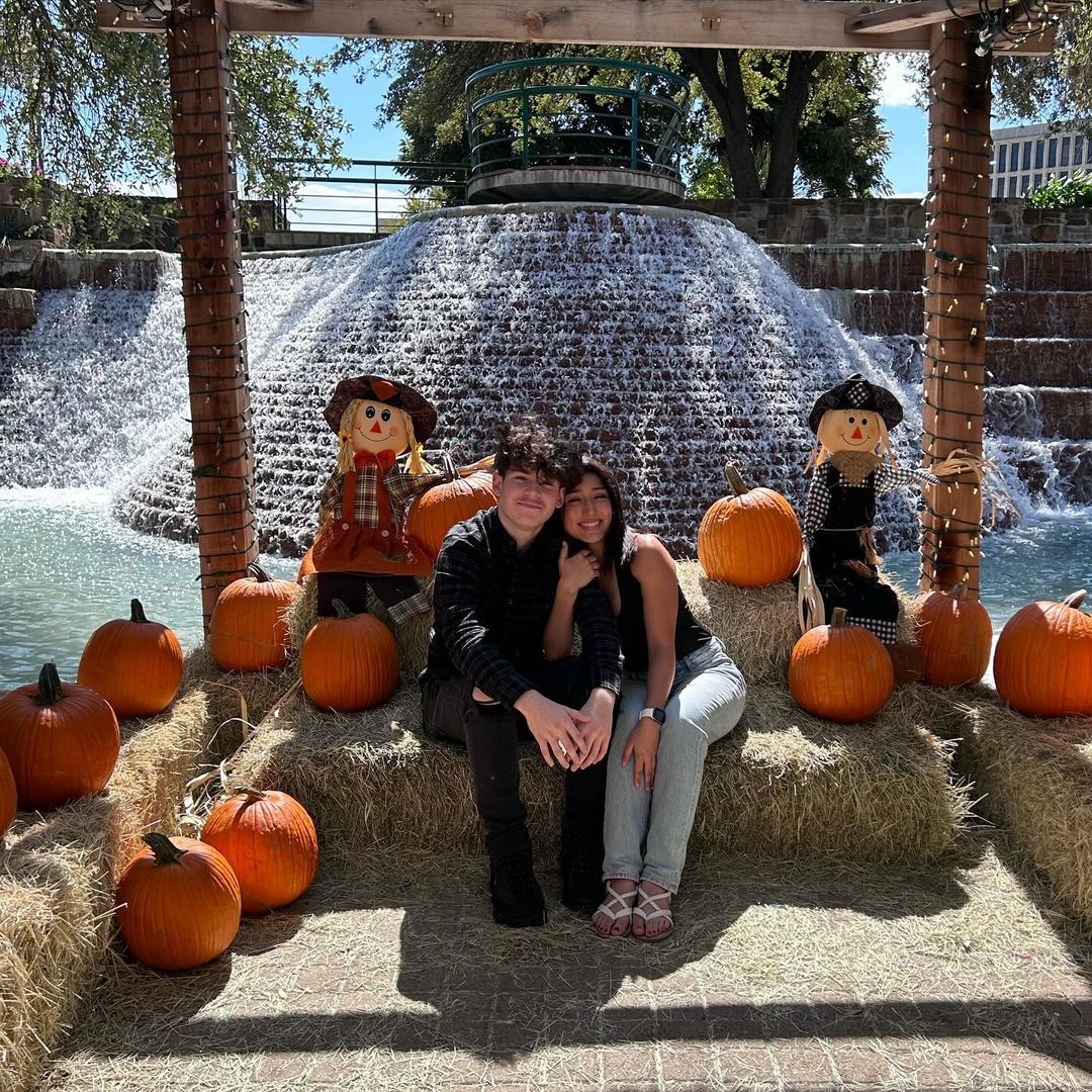 Make it a Fall date! Bring your boo, pick out a pumpkin, and snap a photo with our vibrant autumn display! Experience the Fall feels until November 19th. 🎃🤍 

📸 pkk.jay