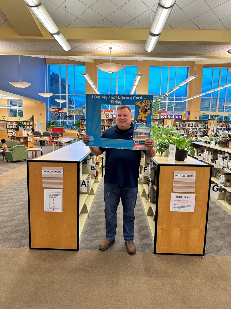 aacpl's tweet photo. Happy #FirstLibraryCardFriday! Let's welcome our newest cardholder to the AACPL family! 🎉
#AACPL 
#FirstLibraryCard 
#LibraryCard
#AnneArundelCounty https://t.co/ykAXlwIS6t