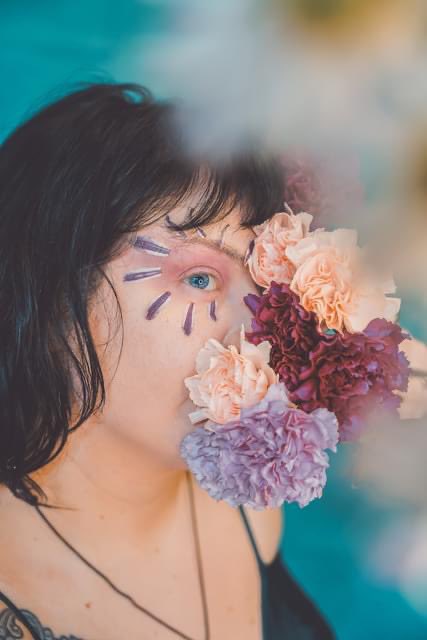 2 pic. Did some self portraits just because, the flowers were messing with my focus and it’s hard doing it alone but I still love em 🫶🏻 https://t.co/JobDdvZRq6