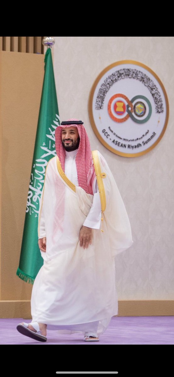 قائداً نتباهى ونتفاخر به 

 #ولي_العهد_الامير_محمد_بن_سلمان