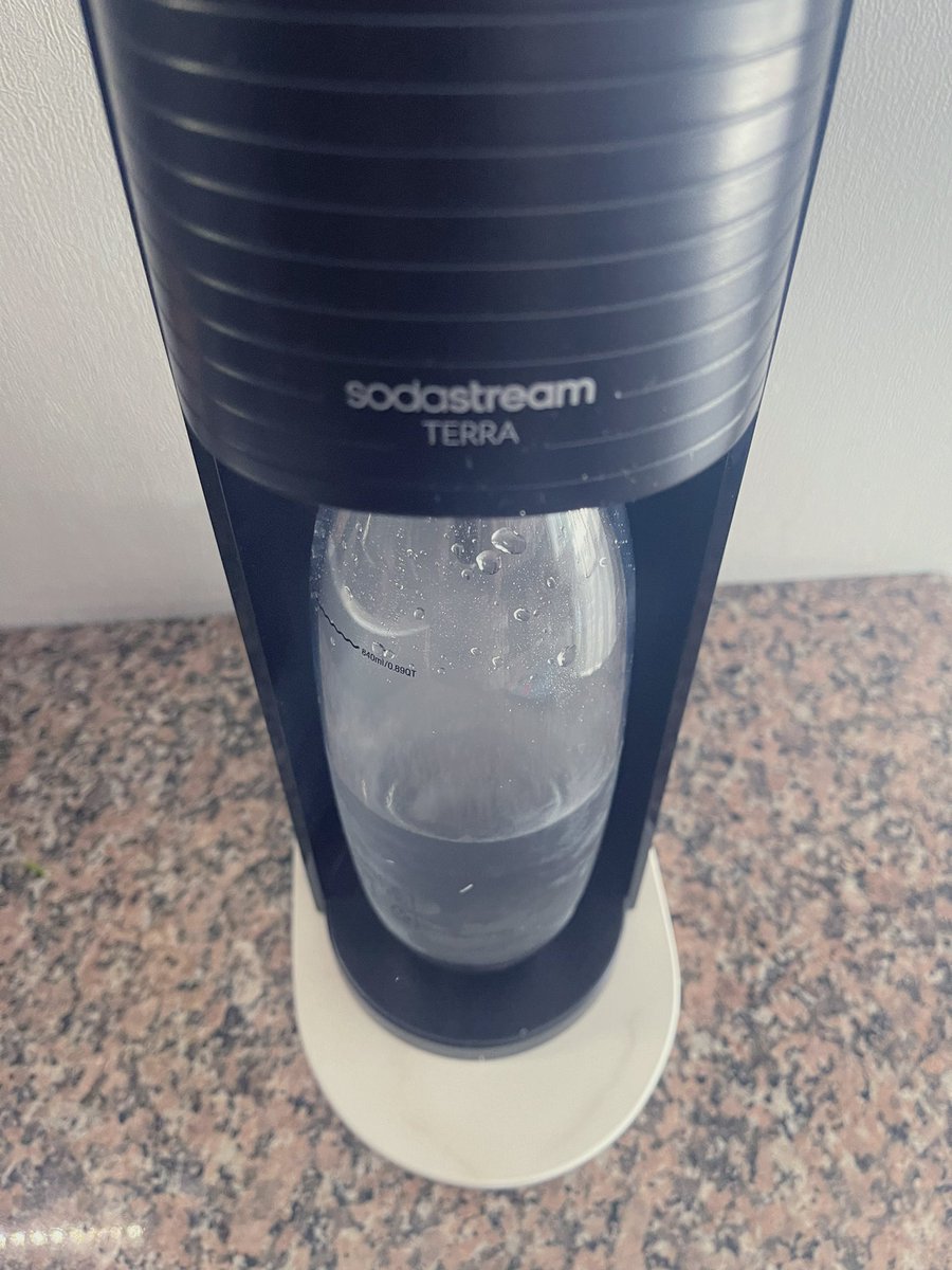 Se que llegué tarde en la repartija de novedades, se que tampoco soy de contar lo que me compro pero madreh mía que buen invento y que buena compra la <a href="/sodastreamar/">Sodastream Argentina</a>, mi vida mejoro un 1255%
Por qué tardé taaaannnnto!