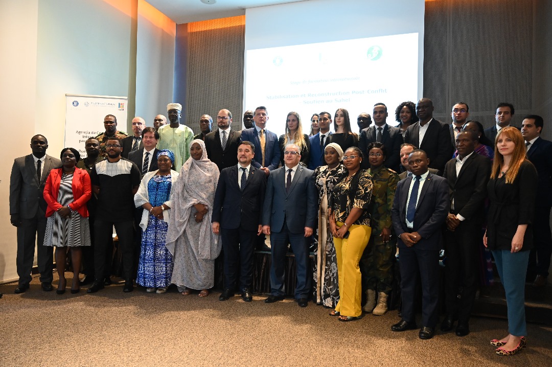 THristea's tweet photo. Proud 2b in #Alger to conclude t/ XV edition of @MAERomania training program on stabilisation&post-conflict reconstruction in #Sahel. Thanks to @MFA_DZ and #IDRI for hosting and supporting us. 🇷🇴🤝🇩🇿 @MAERomania https://t.co/7PAHEbIVzJ