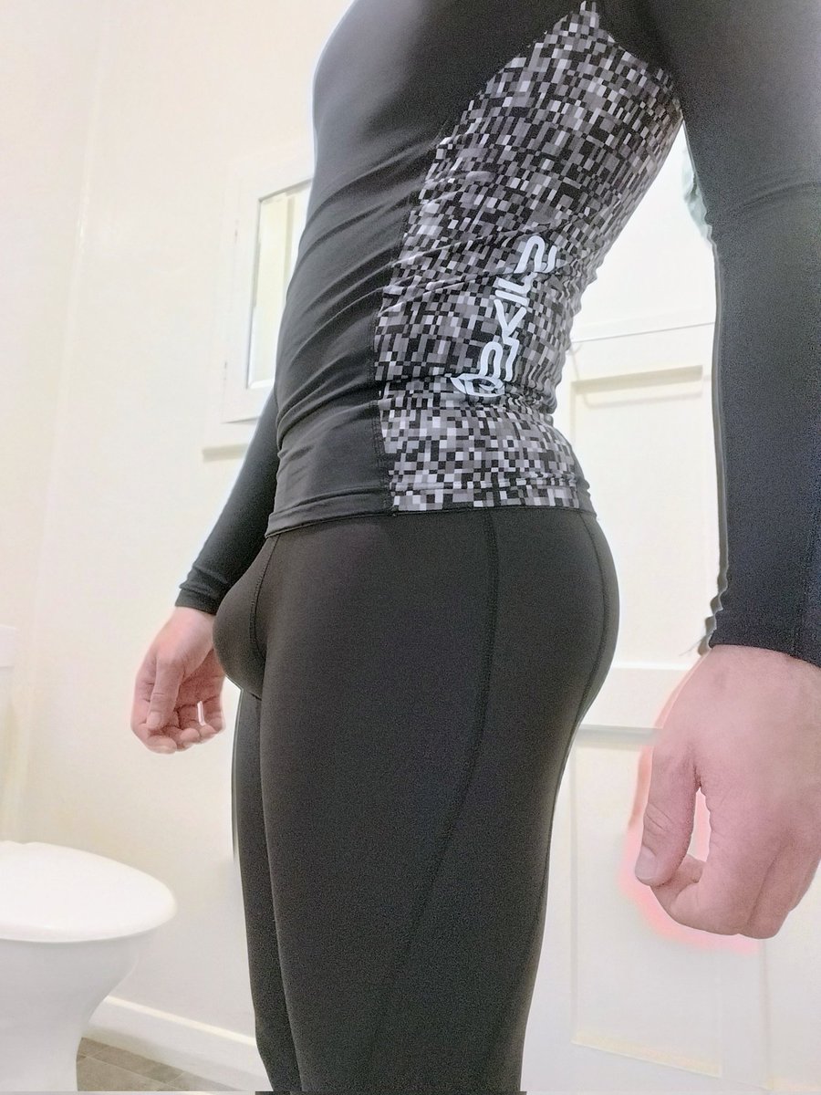 xJust_in's tweet photo. Morning run done 😏

#gay #lycra #compression https://t.co/1sf5JfpuCK